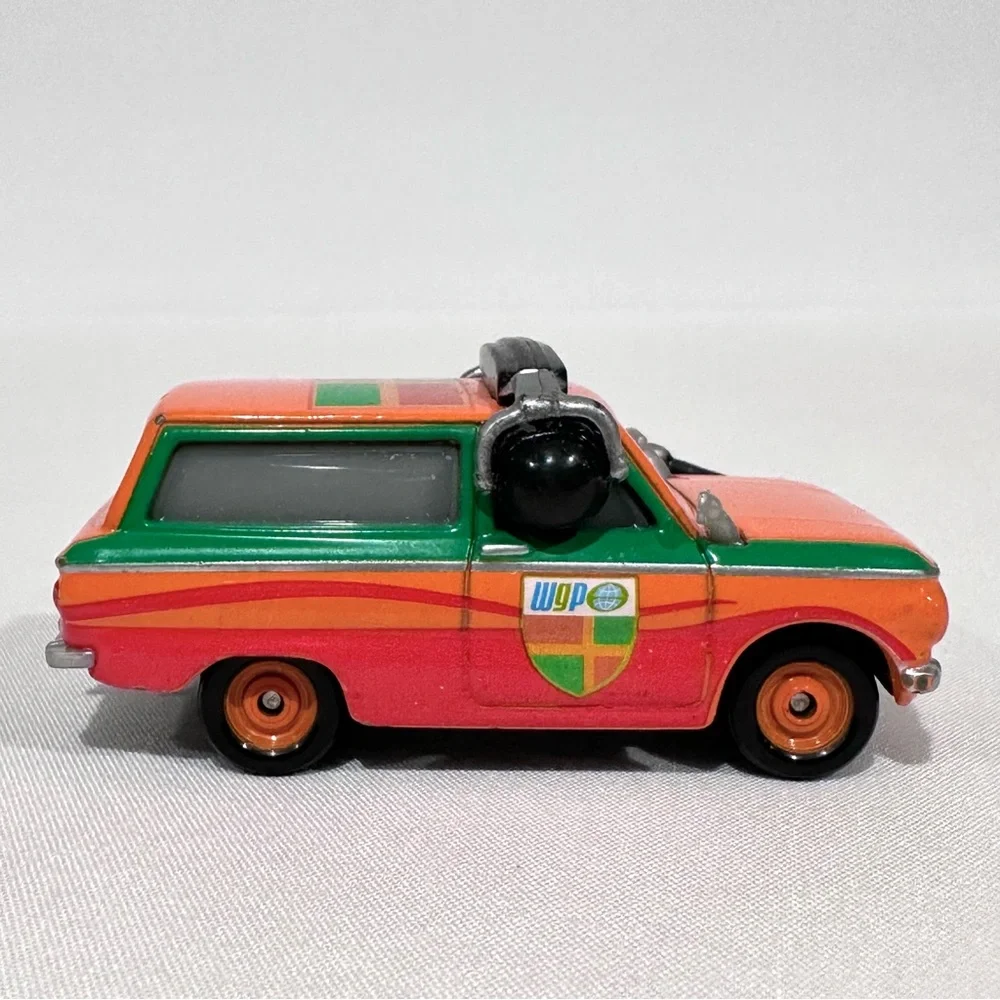 Disney Pixar Cars 2 Brian Gearlooski WGP Crew Chief Die-cast Mattel Rare